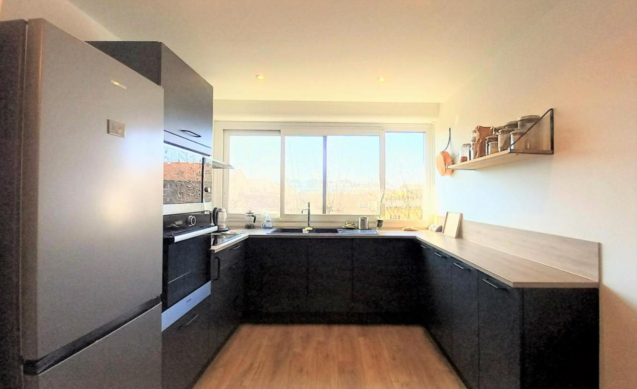 Magnifique Cocon - Metro A Republique - 2 Belles Chambres Avec Dressings - Wifi Gratuit - Netflix - Au Calme Absolu - Lumineux - Jardin Arbore Partage Dans La Residence Villeurbanne Exterior photo