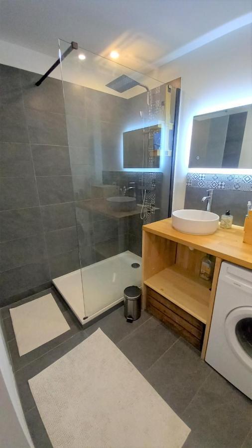 Magnifique Cocon - Metro A Republique - 2 Belles Chambres Avec Dressings - Wifi Gratuit - Netflix - Au Calme Absolu - Lumineux - Jardin Arbore Partage Dans La Residence Villeurbanne Exterior photo